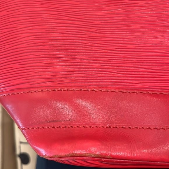 Louis Vuitton AUTHENTIC Epi Noe Bucket Bag - Picture 13 of 14